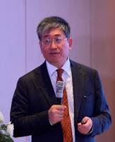 A person wearing a suit and tie

Description automatically generated