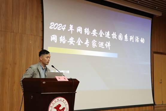 图片包含 室内, 前, 钟表, 桌子
描述已自动生成