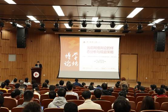 会议室里的人们
描述已自动生成