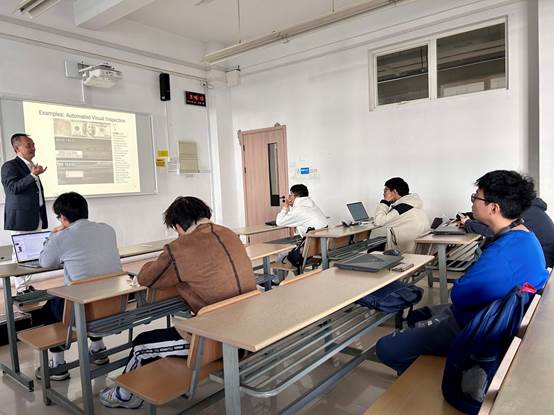 A group of people sitting in a classroom

Description automatically generated